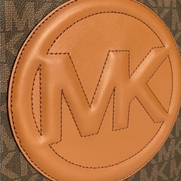 Michael Kors Brynn Small Chain Logo Shoulder Tote - Picture 4 of 11